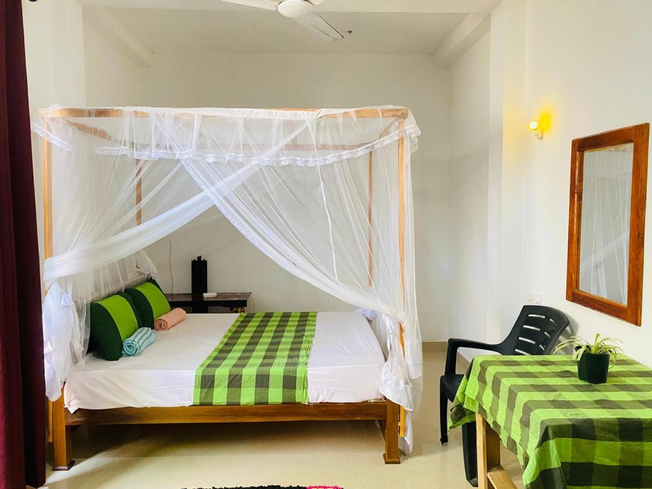 Pradeep Guest House Mirissa Exterior photo