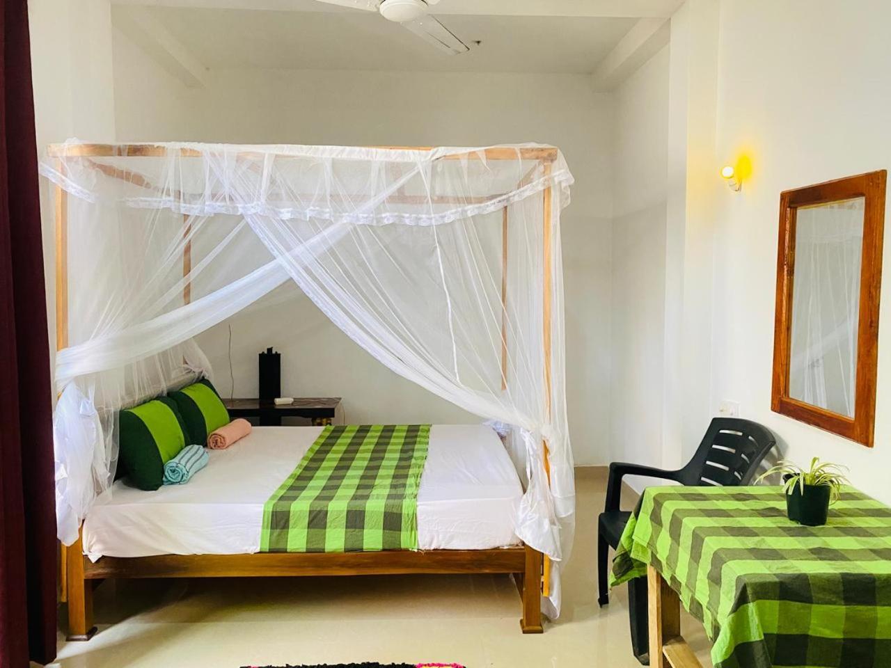 Pradeep Guest House Mirissa Exterior photo